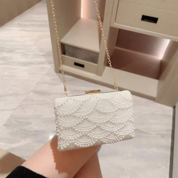 💎 Embellished Clutch 💎 - Picture 5 of 8